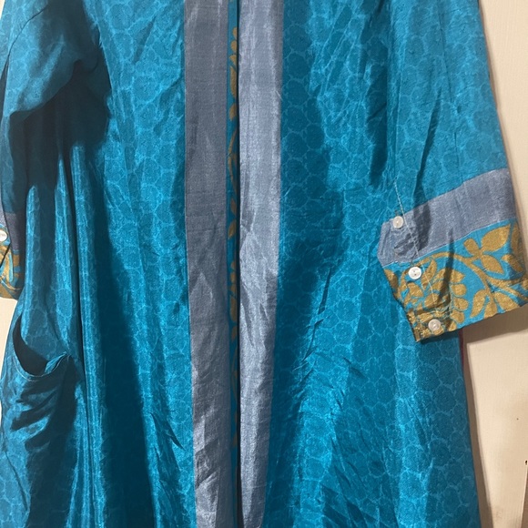 High low softsilklike fabric blouse with Boho look - Picture 4 of 8